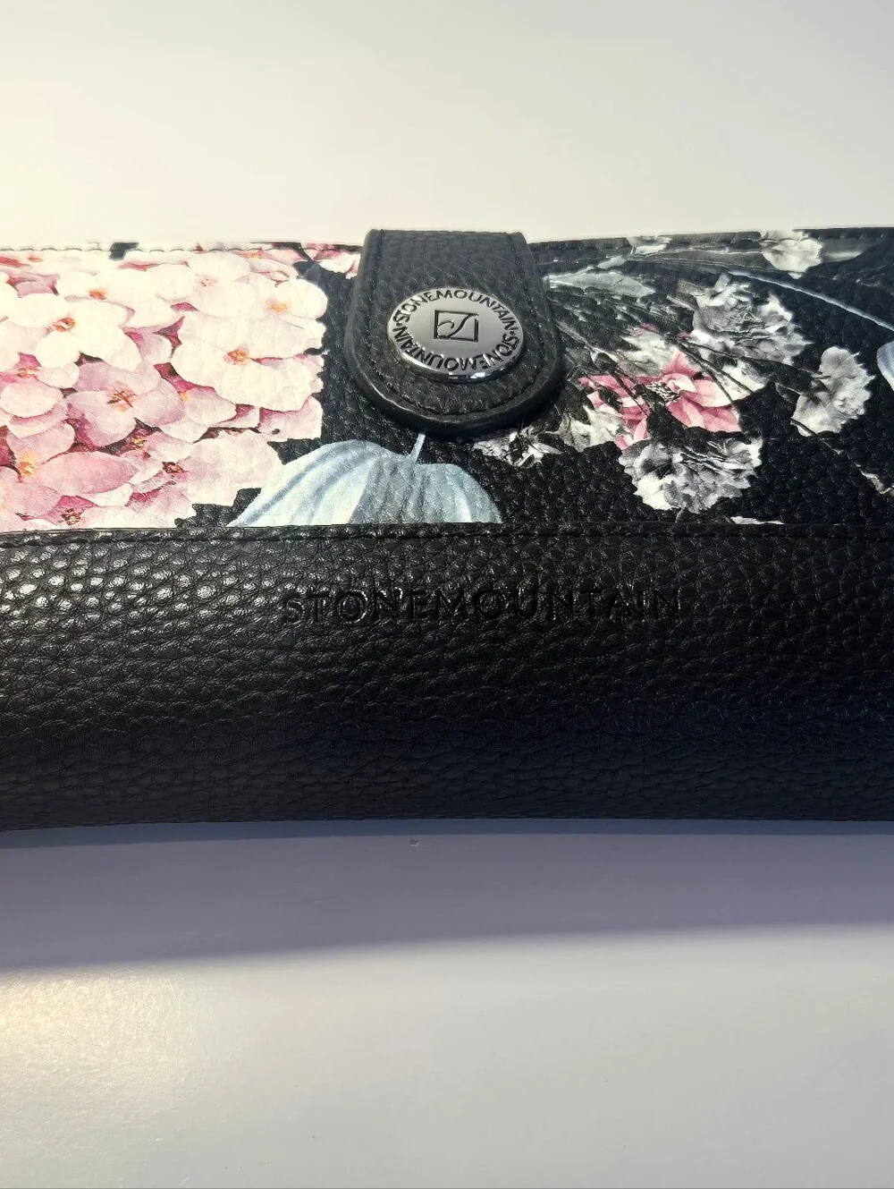 Stone Mountain Rose Bloom Zip Around Wallet Black Floral  Pebble Leather!